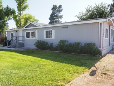View of front of property featuring a front yard