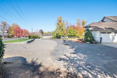 1142 Brookdale Ave, Medford, OR 97504 - photo 5