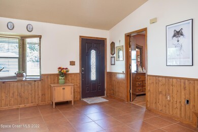05_5585 Fairbridge St Inside front door