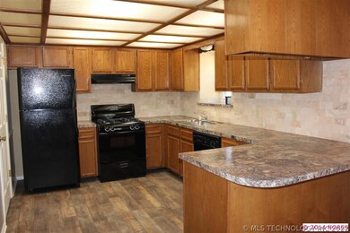 108 W 10th St S, Claremore, OK 74017 - photo 5