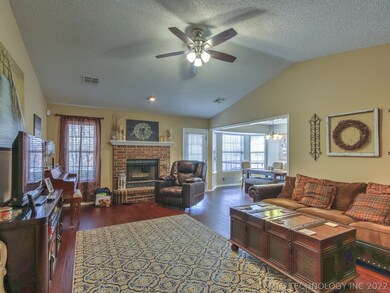 4105 S Redbud Ave, Broken Arrow, OK 74011 - photo 2