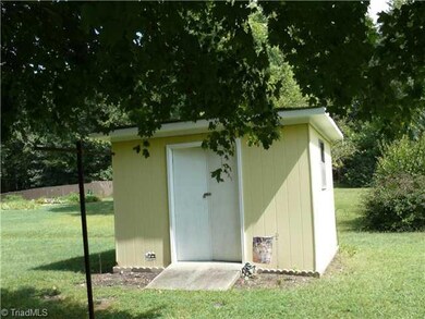 2104 Lamar Dr, Asheboro, NC 27203 - photo 2