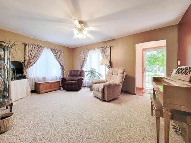 1526 Lilac Ln, Cedar Falls, IA 50613 - photo 3