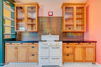 DECORATIVE COPPER DETAILS