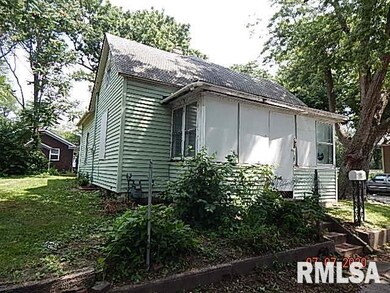 1302 W 6th St, Davenport, IA 52802 - photo 3