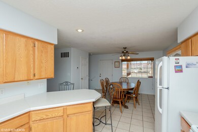 04_2271S2350East_177002_Kitchen_HiRes