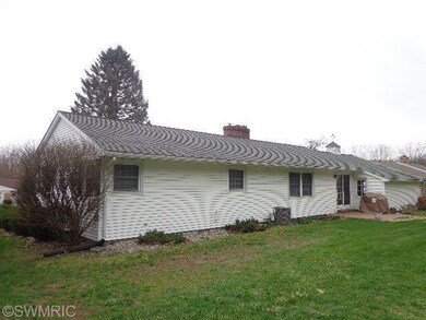 254 Ridgewood Ct, Ionia, MI 48846 - photo 3