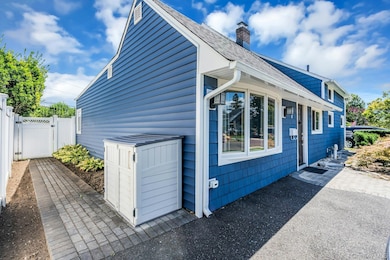 7 Tanager Ln, Levittown, NY 11756 - photo 3