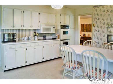 Kitchen with lots of cabinets