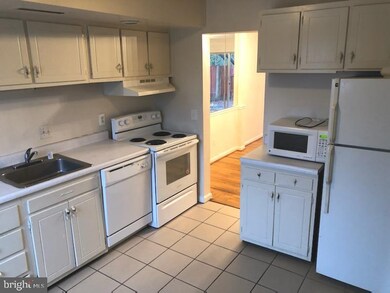 2928 Wetherburn Ct, Woodbridge, VA 22191 - photo 5