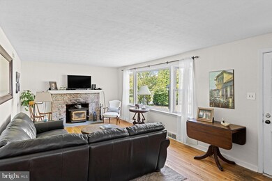 721 Edgewood Rd, Riegelsville, PA 18077 - photo 4