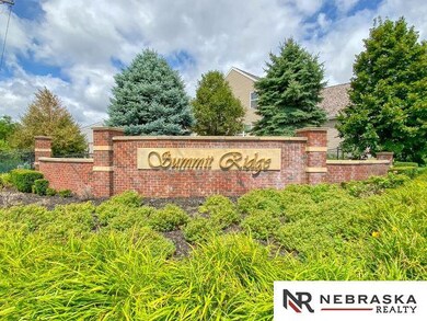 816 Summit Ridge Dr, Papillion, NE 68046 - photo 2