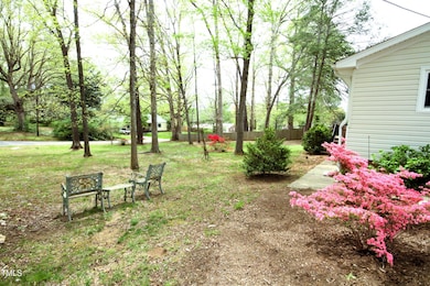 Best view of front yard from driveway