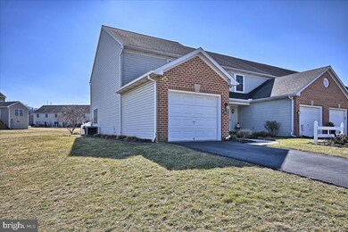 4002 Parkside Ct, Mount Joy, PA 17552 - photo 4