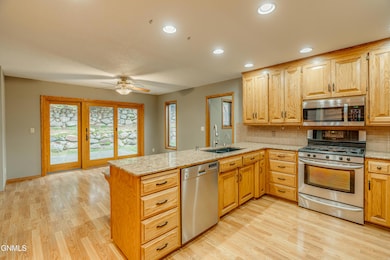 314 Aspen Ave, Bismarck, ND 58503 - photo 6