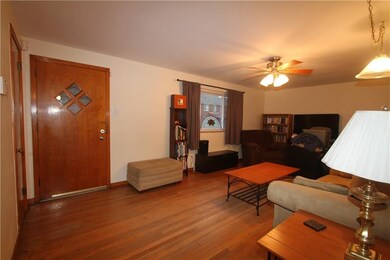 LIVING ROOM: LOOKING TOWARDS THE FRONT DOOR.