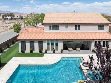 Backyard Oasis perfectly manicured shrubbery & tur