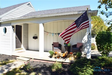 524 W College Ave, Woodville, OH 43469 - photo 3