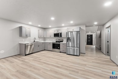 713 Dakota Ave, Dell Rapids, SD 57022 - photo 4