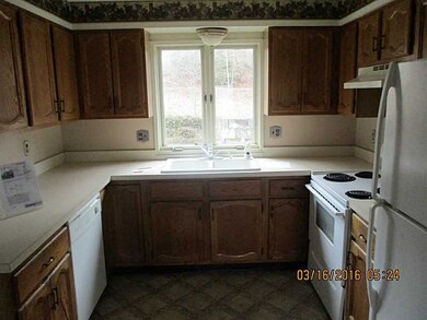 283 Privilege St, Woonsocket, RI 02895 - photo 4