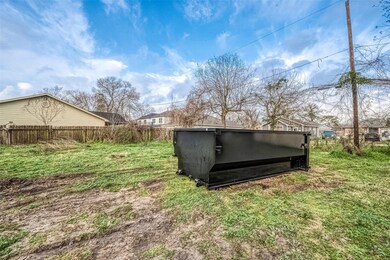 954 Saint Clair St, Houston, TX 77088 - photo 2