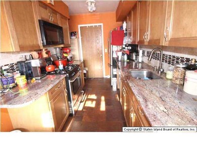 7 Revere Ln unit C, Staten Island, NY 10306 - photo 5