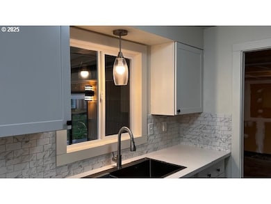 18705 NE Everett Ct, Portland, OR 97230 - photo 5