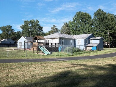 1712 S Hands St, Independence, MO 64055 - photo 4