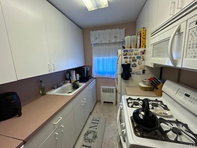 17-84 166 St unit 4-162, Whitestone, NY 11357 - photo 3