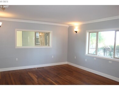 818 E 11th St, the Dalles, OR 97058 - photo 6