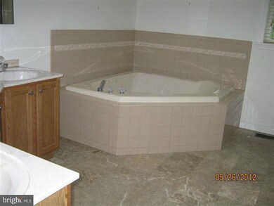 8200 Beechwood Ln, Clinton, MD 20735 - photo 6