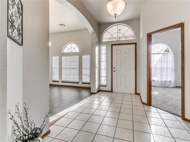 812 Oak Creek Dr, Moore, OK 73160 - photo 3
