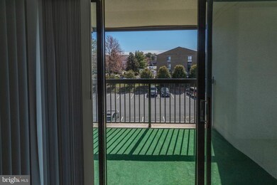 605 Center St unit 204, Herndon, VA 20170 - photo 7