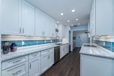 421 Holiday Hill Cir E, Jacksonville, FL 32216 - photo 7