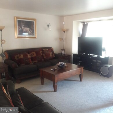 802 Queensdale Ct, Capitol Heights, MD 20743 - photo 4