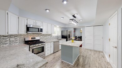 1307 Frederick Ln, Naperville, IL 60565 - photo 4