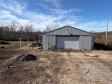 1937 N Commercial Ave, Saint Clair, MO 63077 - photo 4