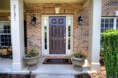 Covered Front Porch!