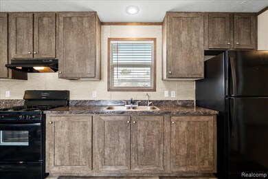 11731 Valerie Ln, Whitmore Lake, MI 48189 - photo 7