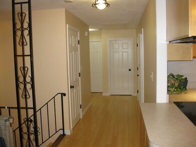 18 Yvonne St, Rochester, NH 03867 - photo 5