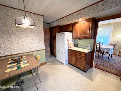 422 S Reynolds St, Schenectady, NY 12302 - photo 7