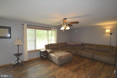 239 Chimney Dr, Bunker Hill, WV 25413 - photo 4