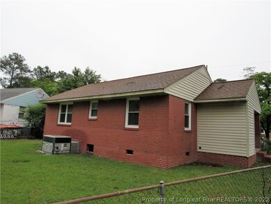 480 Mcbain Dr, Fayetteville, NC 28305 - photo 2