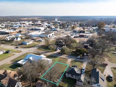 805 Gove St, Perry, OK 73077 - photo 6