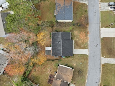 5323 Tracey Dr, Stone Mountain, GA 30088 - photo 3