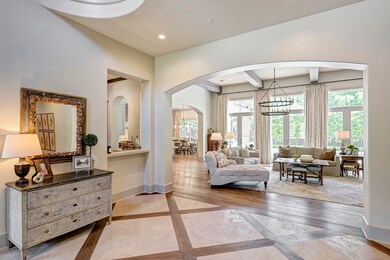 [Full Bar and Living Room]
The full bar has a ser