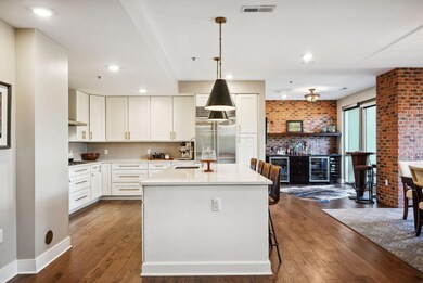 3-web-or-mls-105-n-riverview-st-unit-215