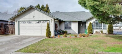 1029 Fairfield Ave, Central Point, OR 97502 - photo 5