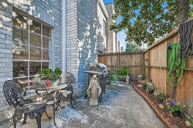 17645 Red Oak Dr unit 7645, Houston, TX 77090 - photo 5