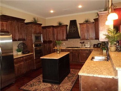 Built ins, granote tops with tiled backsplash, cus